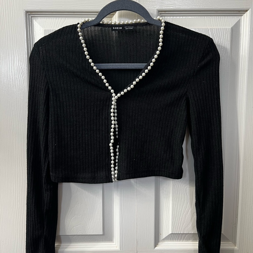 SHEIN Ribbed Crop Sweater with Pearl Trim. Size SMALL. Worn Once.